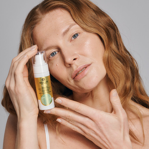 Emulsyjne serum antyoksydacyjne z 10% ascorbyl tetraisopalmitate Rewitalizacja i Odżywienie 